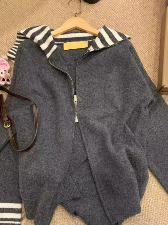 Свободный корейский свитер в полоску с воротником-стойкой, женский осенне-зимний вязаный кардиган на молнии с длинными рукавами
Свободный корейский свитер в полоску с воротником-стойкой, женский осенне-зимний вязаный кардиган на молнии с длинными рукавами