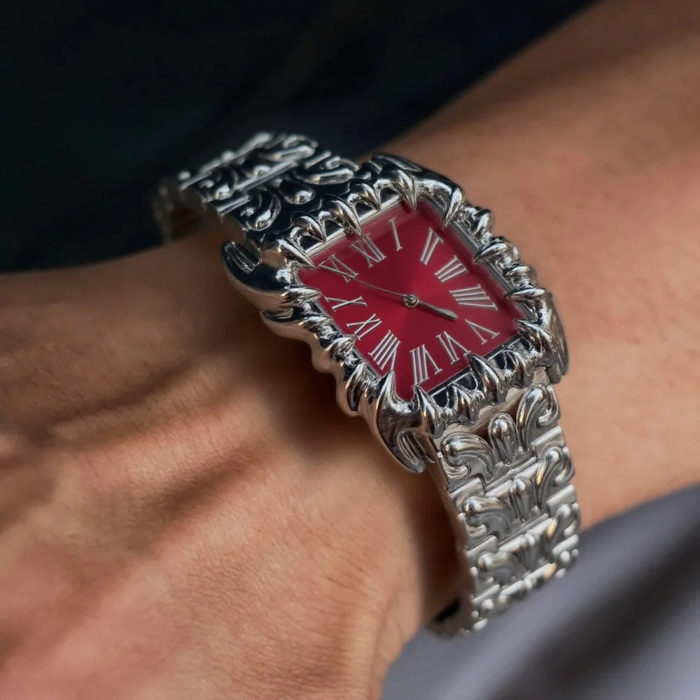 Creative Retro Style Devil Quartz Watches Men Square Y2k Silver Black Demon Claw Design Alabaster Industries Unique Male Clocks
Creative Retro Style Devil Quartz Watches Men Square Y2k Silver Black Demon Claw Design Alabaster Industries Unique Male Clocks