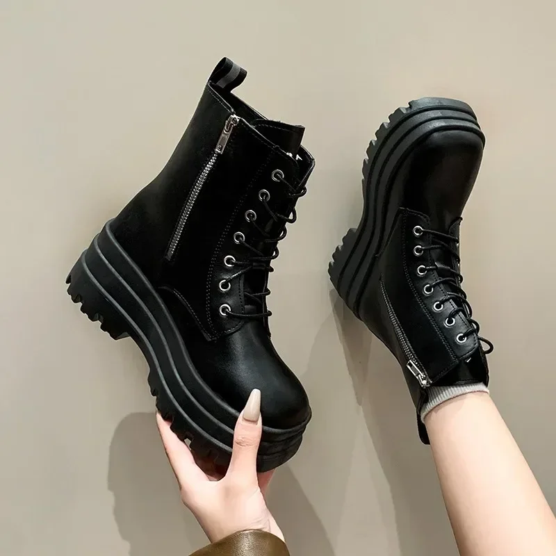 Women's Fashion Boots Thick Sole High Heels Trifle Base Side Zip Black Boots Spring and Autumn Outdoor Women's Shoes Commuting
Women's Fashion Boots Thick Sole High Heels Trifle Base Side Zip Black Boots Spring and Autumn Outdoor Women's Shoes Commuting