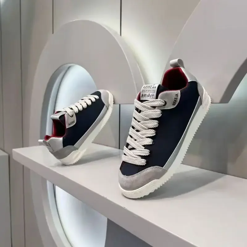 Summer flat casual board shoes, soft soled versatile trendy sports men's shoes
Summer flat casual board shoes, soft soled versatile trendy sports men's shoes