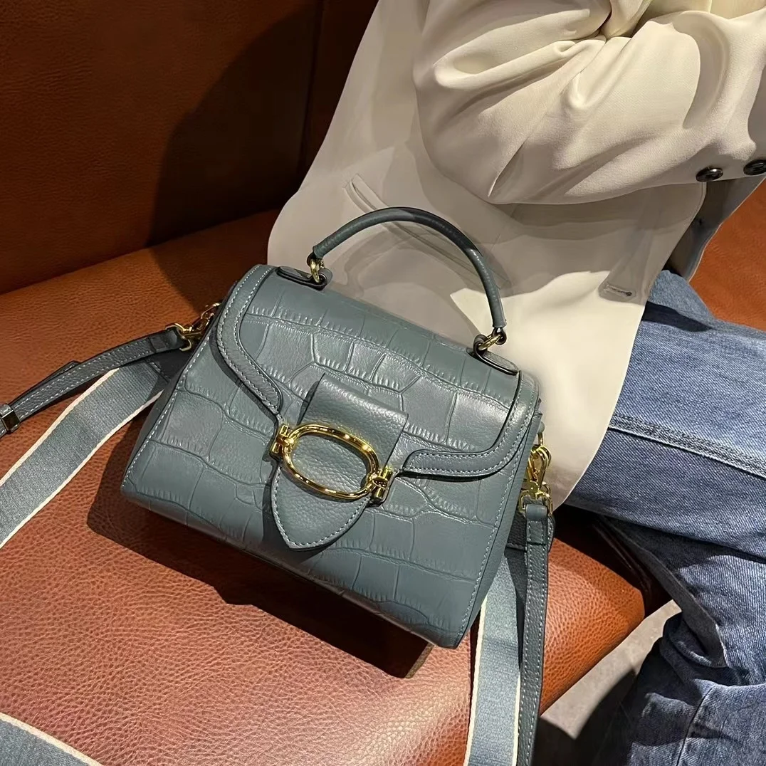 Women Genuine Leather Handbags High Quality Cowhide Shoulder bag Fashion Luxury Ladies Messenger Bag Small Female Tote Sac
Women Genuine Leather Handbags High Quality Cowhide Shoulder bag Fashion Luxury Ladies Messenger Bag Small Female Tote Sac