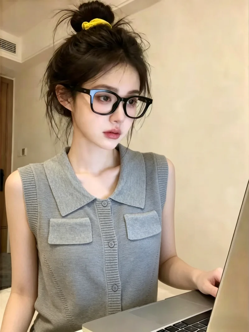 Gray Neck Single Button Knitwear Women's Summer Versatile Fashionable Sleeveless Top Self-Reserve Design Korean Style St...
Gray Neck Single Button Knitwear Women's Summer Versatile Fashionable Sleeveless Top Self-Reserve Design Korean Style St...