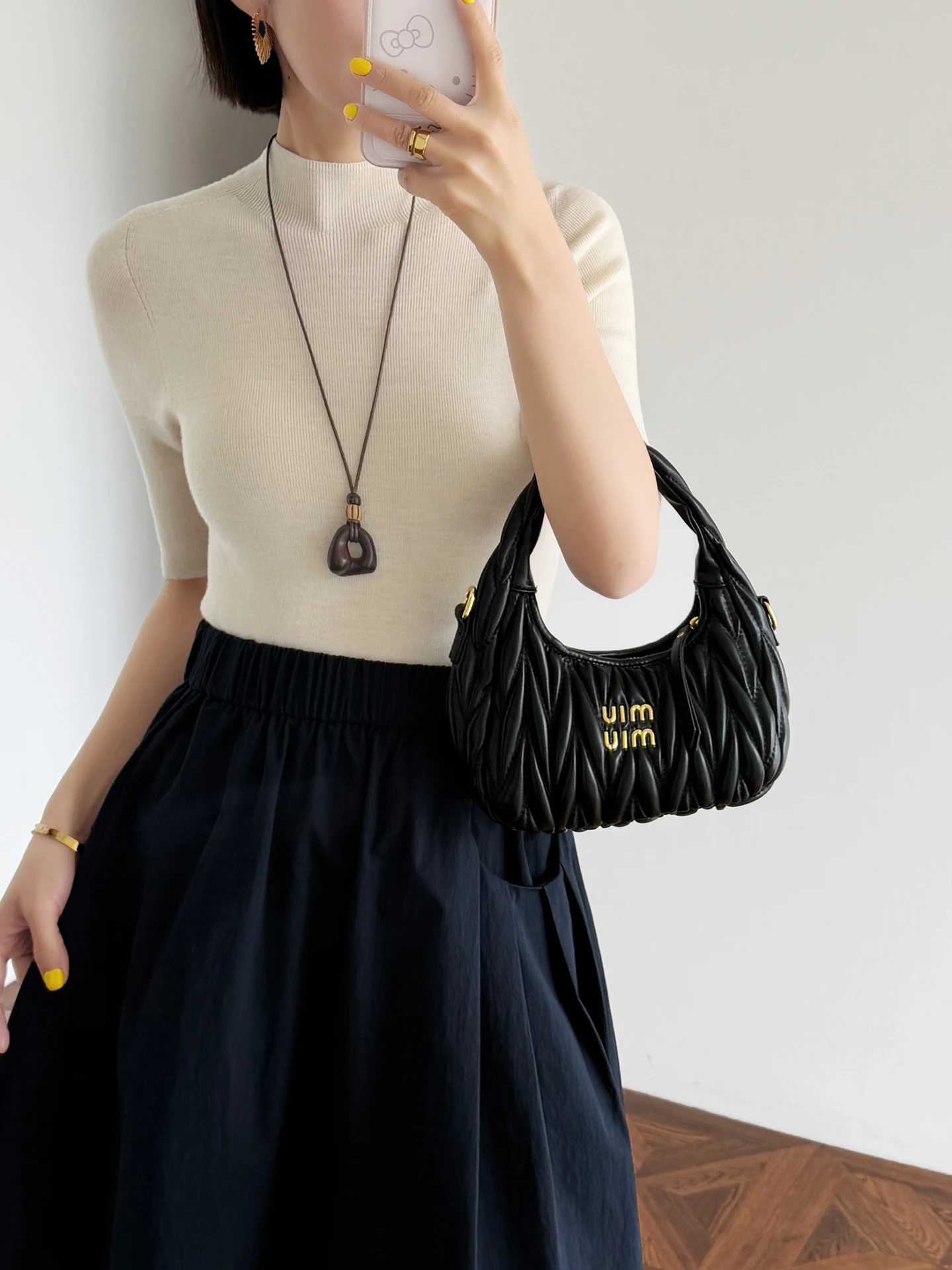 LUTONG High-End 120S Yangzi Yarn Half High Collar Knitwear Women Spring Summer Slimming Overhead Base Shirt Casual Style
LUTONG High-End 120S Yangzi Yarn Half High Collar Knitwear Women Spring Summer Slimming Overhead Base Shirt Casual Style