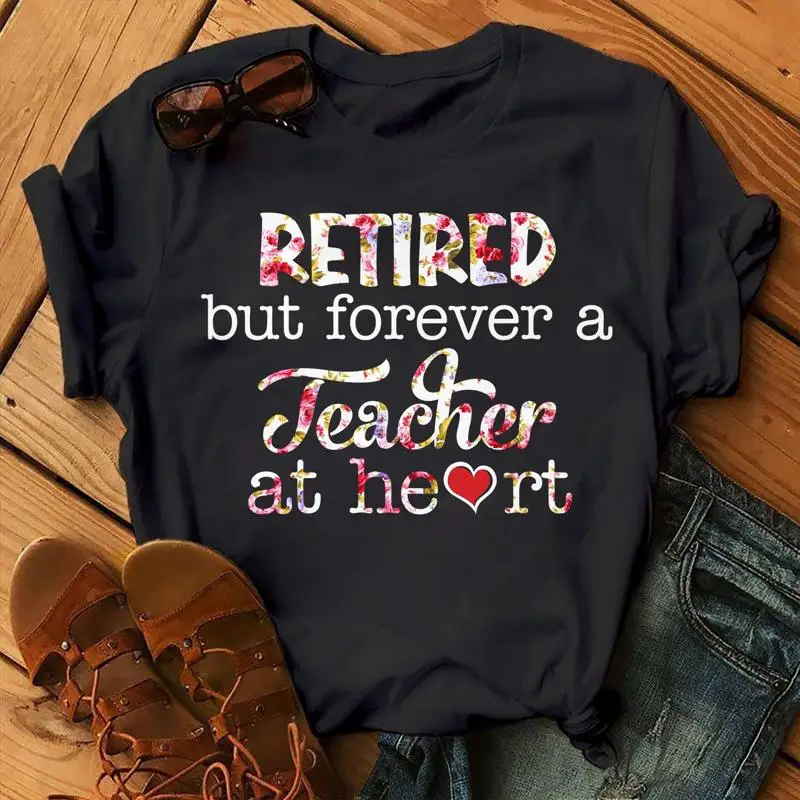 На пенсии, но навсегда, учитель в сердце, забавная школьная футболка S
На пенсии, но навсегда, учитель в сердце, забавная школьная футболка S