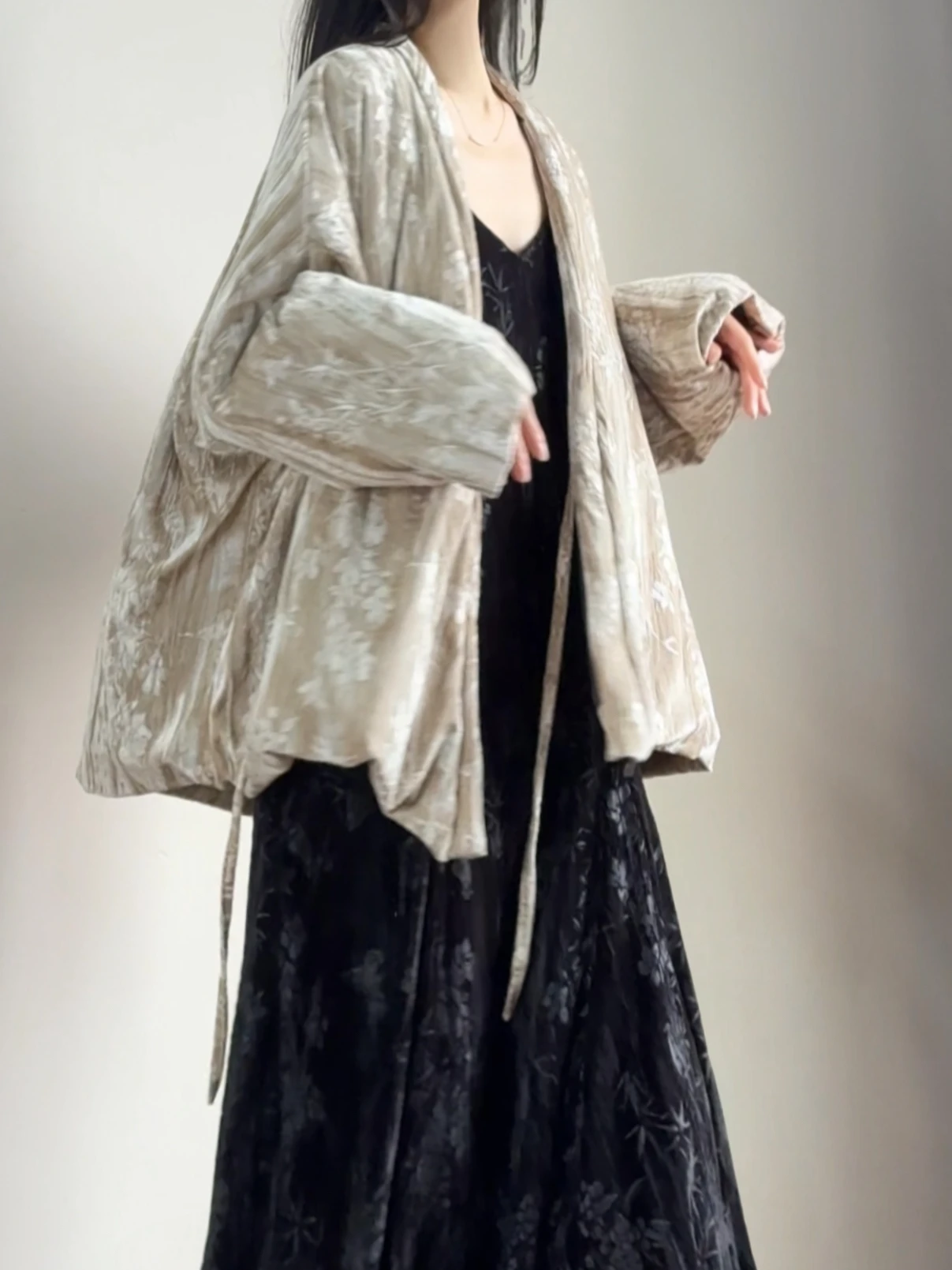 New Chinese Sle Thi Velvet ort Cotton Jaet Winter Faionable Retro Print Belted Women's Coat Sli Quilted Vest
New Chinese Sle Thi Velvet ort Cotton Jaet Winter Faionable Retro Print Belted Women's Coat Sli Quilted Vest