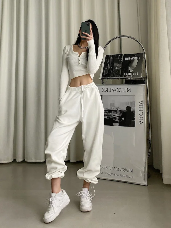 Свободные повседневные брюки с широкими штанинами, однотонные, с высокой талией, женские, удобные, свободного кроя, длинные, из смесового полиэстера
Свободные повседневные брюки с широкими штанинами, однотонные, с высокой талией, женские, удобные, свободного кроя, длинные, из смесового полиэстера