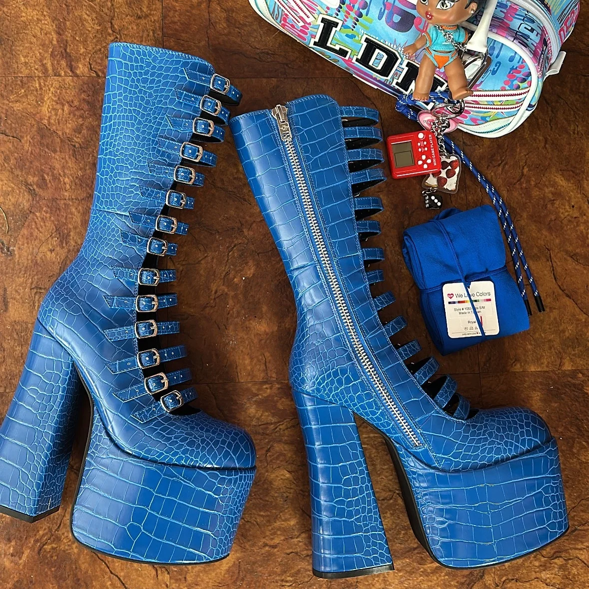 2025 New Hollow Knee-High Boots Crocodile Pattern Sexy Boots Platform Zipper Square Heel Buckle Strap Women Pole Dance Shoes
2025 New Hollow Knee-High Boots Crocodile Pattern Sexy Boots Platform Zipper Square Heel Buckle Strap Women Pole Dance Shoes