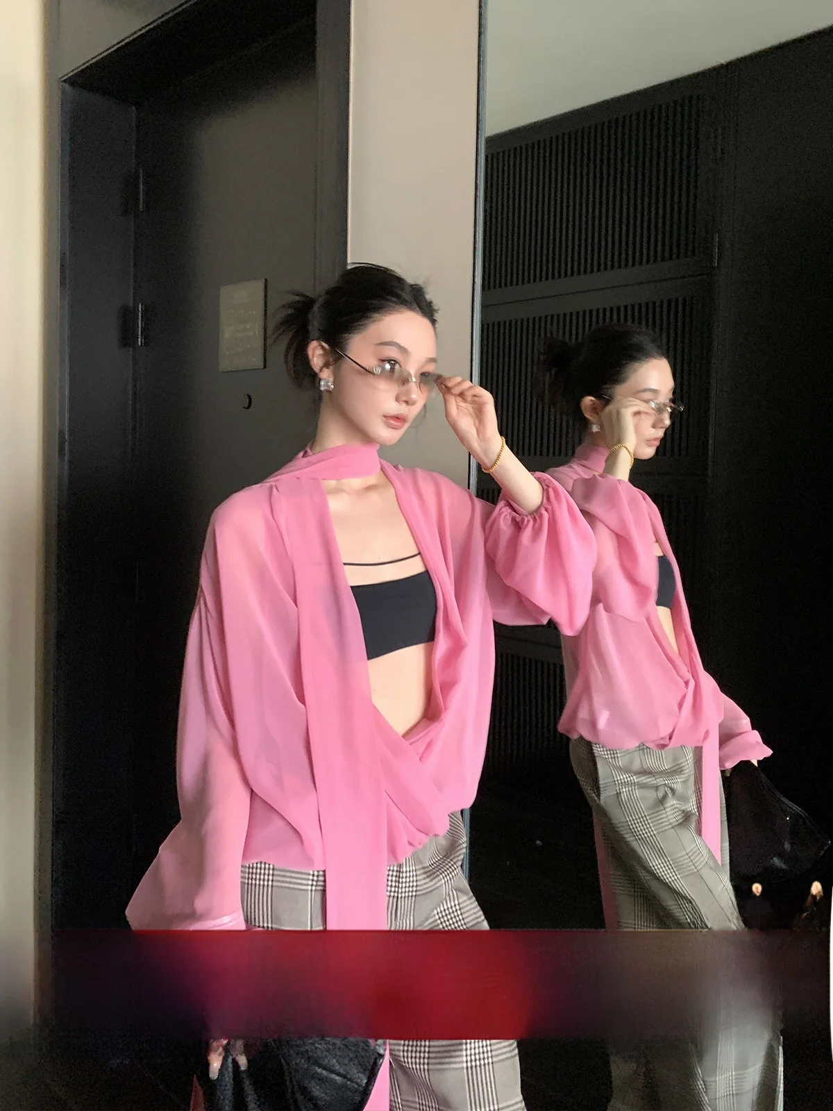 Женская летняя тонкая свободная шифоновая блузка с длинным рукавом, защита от солнца, модный художественный дизайн, полиэстер
Женская летняя тонкая свободная шифоновая блузка с длинным рукавом, защита от солнца, модный художественный дизайн, полиэстер