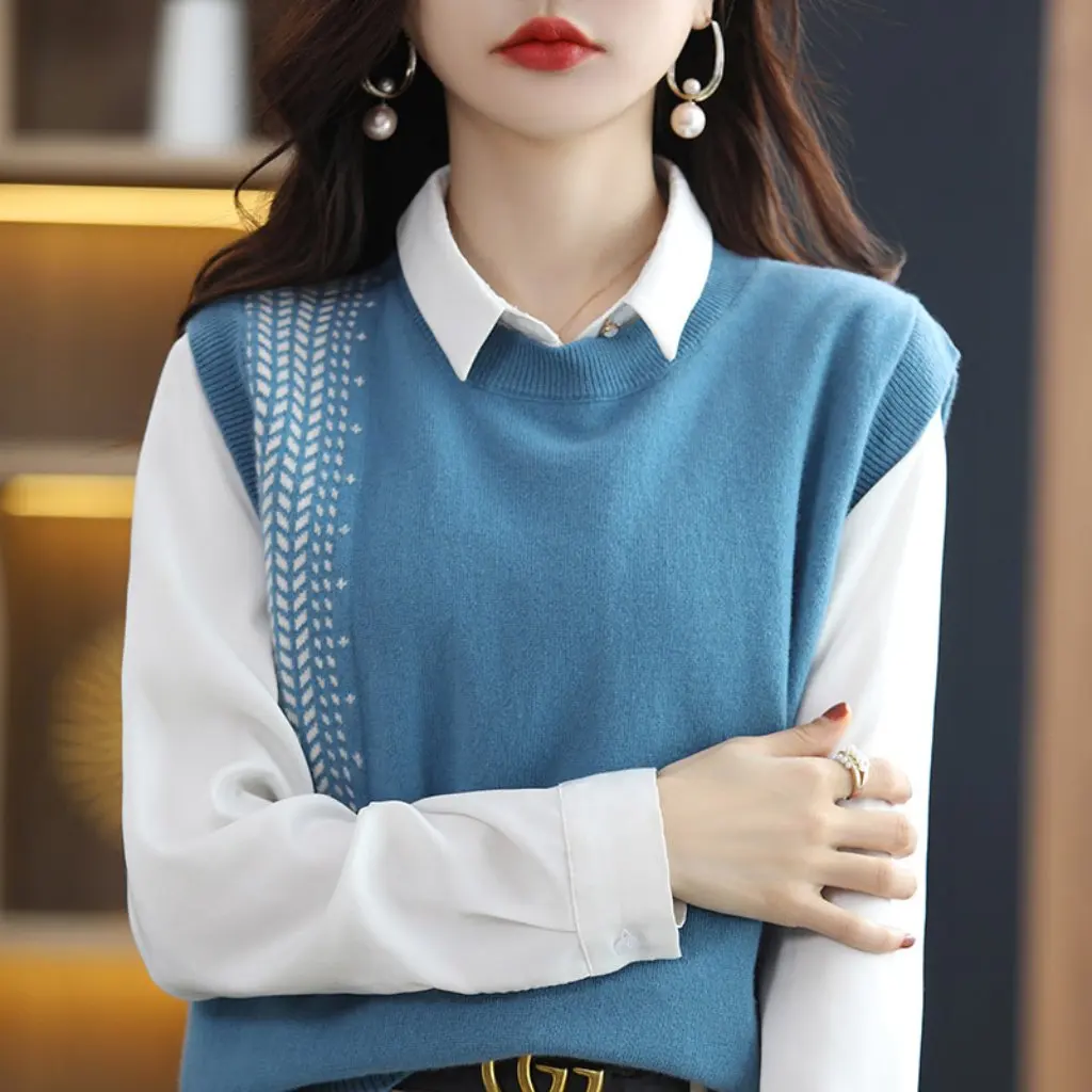 Women's round Neck Sleeveless Knitted Vest Loose Outer Waistcoat Short Stitching Sweater Fashionable Autumn Top 
Women's round Neck Sleeveless Knitted Vest Loose Outer Waistcoat Short Stitching Sweater Fashionable Autumn Top