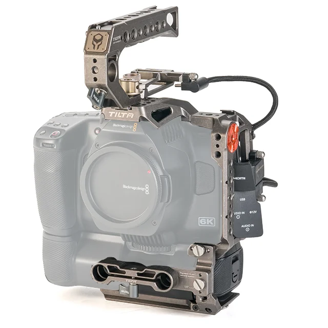 Клетка для камеры TA-T11-B Базовый комплект для карманной кинокамеры Blackmagic BMPCC 6K Pro с резьбой 1/4–20 (без камеры)
Клетка для камеры TA-T11-B Базовый комплект для карманной кинокамеры Blackmagic BMPCC 6K Pro с резьбой 1/4–20 (без камеры)
