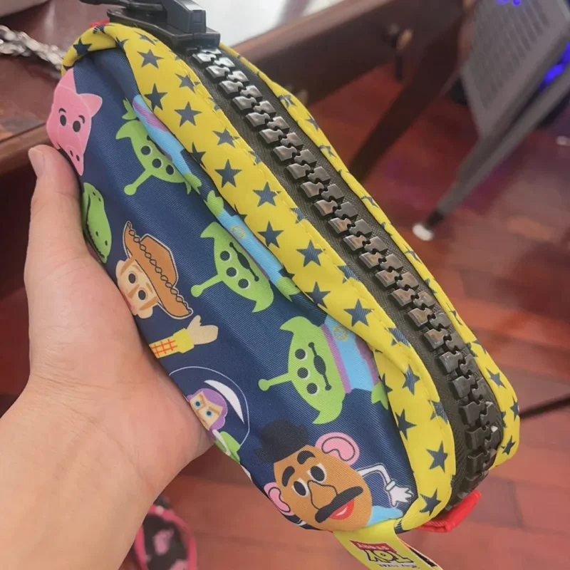 История игрушек Kawaii Disney Вуди чехол для ручки Базз Лайтер Инопланетяны милые обучающие принадлежности большой емкости для хранения канцелярских принадлежностей для студентов
История игрушек Kawaii Disney Вуди чехол для ручки Базз Лайтер Инопланетяны милые обучающие принадлежности большой емкости для хранения канцелярских принадлежностей для студентов