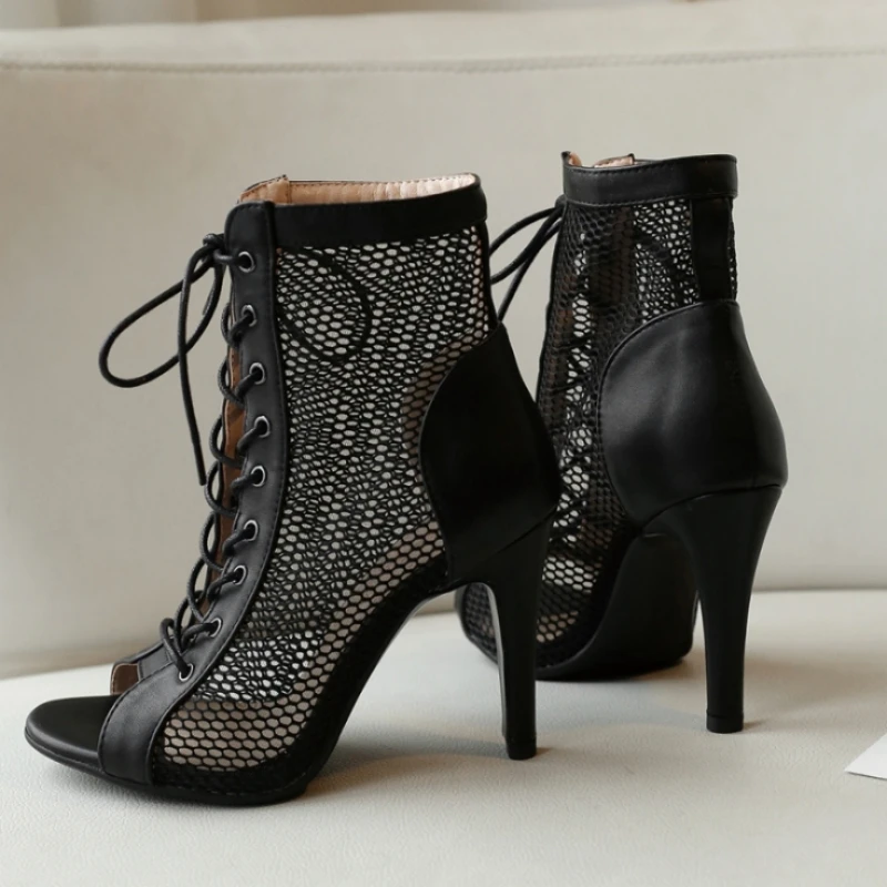 Сексуальная летняя обувь на высоком каблуке, сандалии с полой сеткой, трендовые удобные ботильоны с открытым носком, туфли на шпильке, женская обувь для джазовых танцев, большие размеры
Сексуальная летняя обувь на высоком каблуке, сандалии с полой сеткой, трендовые удобные ботильоны с открытым носком, туфли на шпильке, женская обувь для джазовых танцев, большие размеры