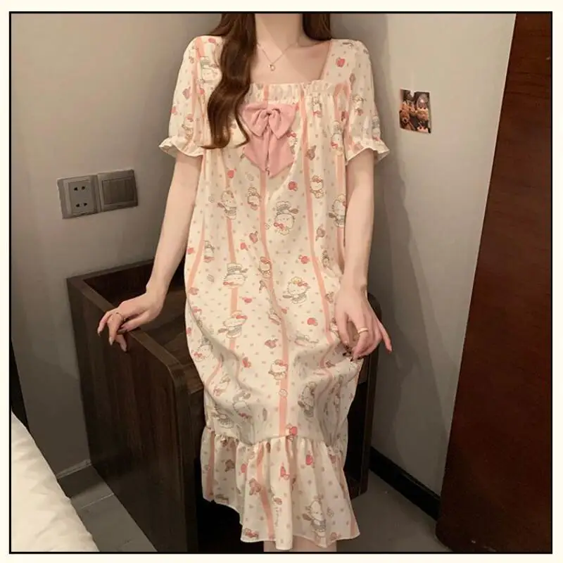 Sanrios Nightgown Hello Kittys Nightgown with Chest Pad Long Loose Home Wear Simple Trendy Creative Hot Selling High End Gifts
Sanrios Nightgown Hello Kittys Nightgown with Chest Pad Long Loose Home Wear Simple Trendy Creative Hot Selling High End Gifts