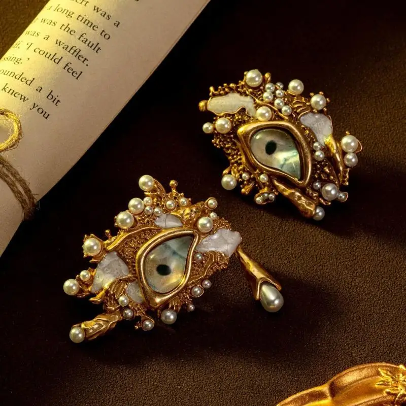 Big Eye Pearl Fritillaria Inlaid Earrings Retro Vintage Jewelry Women Elegant Gift For Christmas Evening
Big Eye Pearl Fritillaria Inlaid Earrings Retro Vintage Jewelry Women Elegant Gift For Christmas Evening