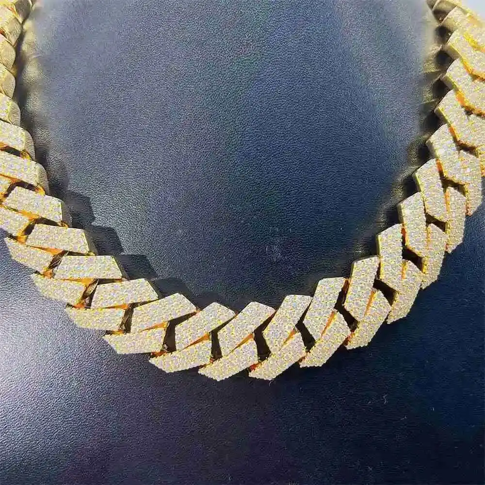 Ready to Ship Hip Hop Jewelry 20mm Width Iced Out Luxury Custom Moissanite Cuban Link Chain 
Ready to Ship Hip Hop Jewelry 20mm Width Iced Out Luxury Custom Moissanite Cuban Link Chain
