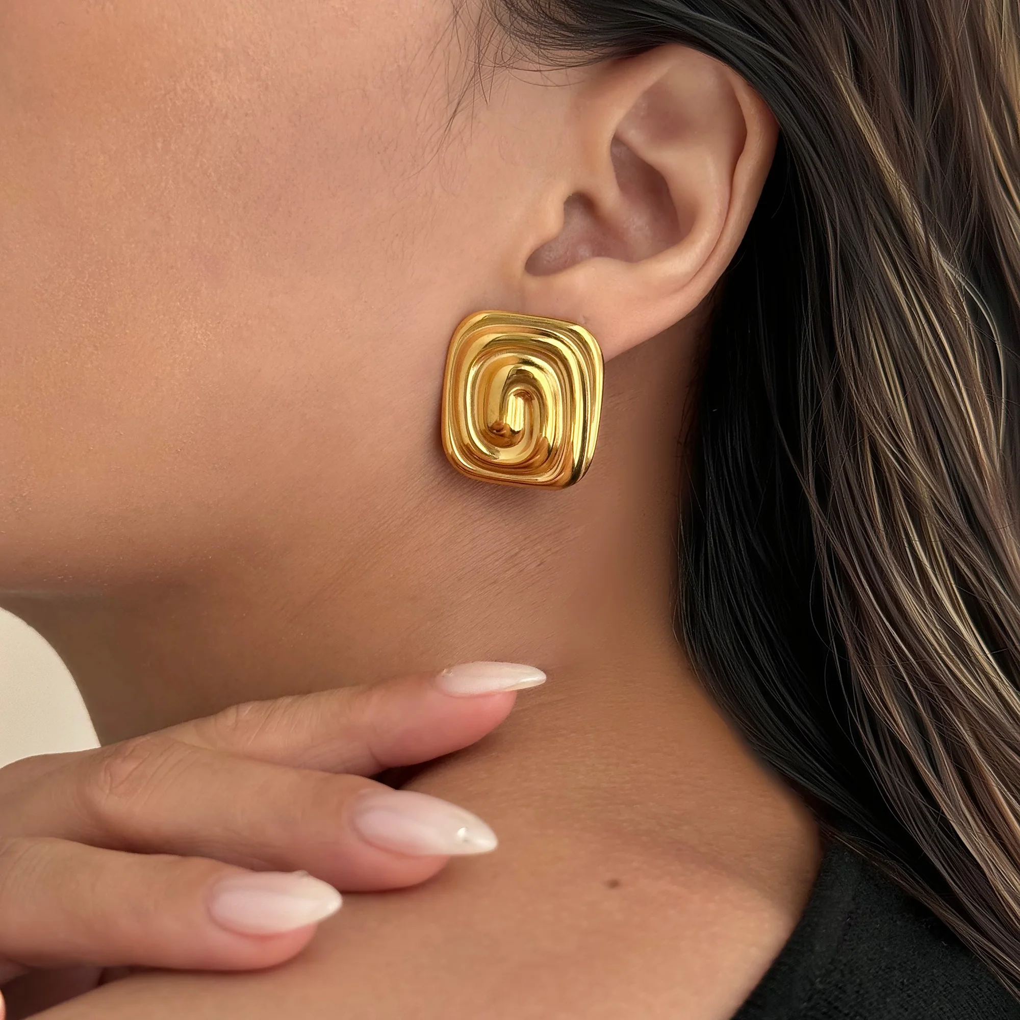 DASEIN New Vintage Square Threaded Fashionable Earrings 2025 Summer INS 18k Gold Plated Hypoallergenic Stainless Steel Jewelry
DASEIN New Vintage Square Threaded Fashionable Earrings 2025 Summer INS 18k Gold Plated Hypoallergenic Stainless Steel Jewelry