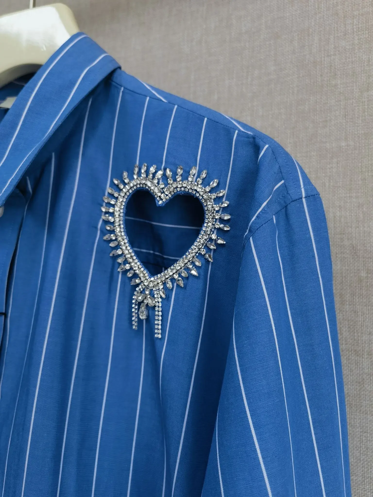 Heart Shaped Diamond Women's Shirt Hollow out Blue Stripes Long Sleeve 2024 Spring Female Turn-down Collar Blouse
Heart Shaped Diamond Women's Shirt Hollow out Blue Stripes Long Sleeve 2024 Spring Female Turn-down Collar Blouse