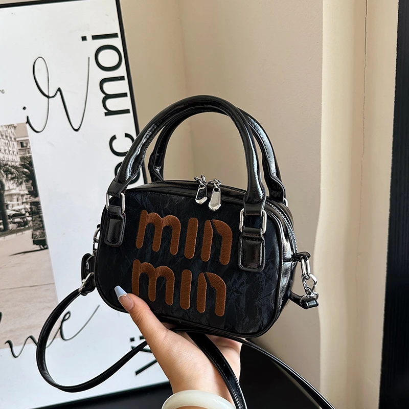 Famous Designer Luxury Women's Messenger Bag Leather Classic Elegant Shoulder Bag Crossbody Bag
Famous Designer Luxury Women's Messenger Bag Leather Classic Elegant Shoulder Bag Crossbody Bag