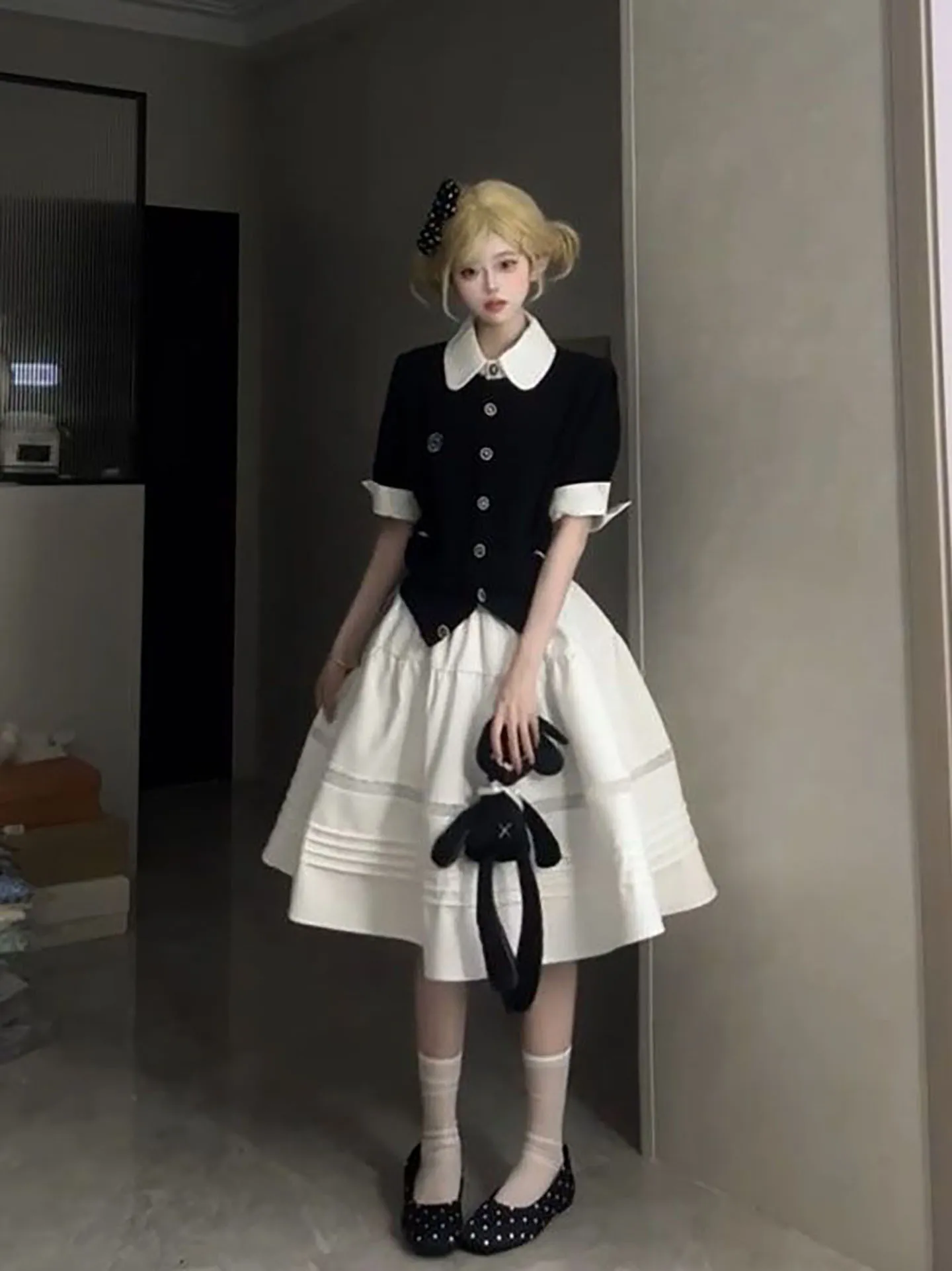 Summer Elegant Black White Color Block Short Sleeve Top And Half Length Skirt Two Piece Set for Young Women High Waist Design
Summer Elegant Black White Color Block Short Sleeve Top And Half Length Skirt Two Piece Set for Young Women High Waist Design
