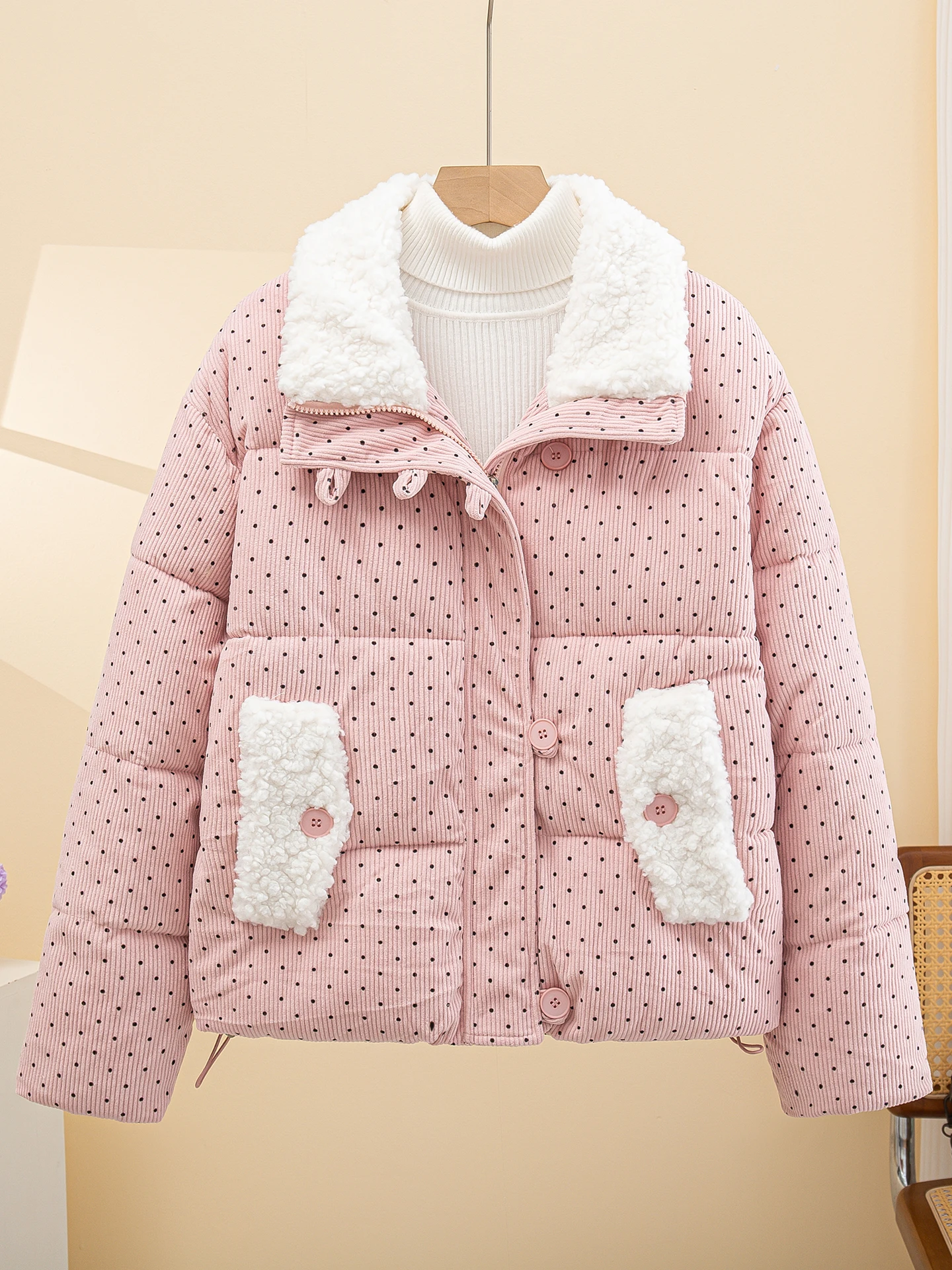 Новинка: Женская утепленная куртка-пуховик в корейском стиле, свободного кроя, с принтом в горошек, из хлопка, зимняя, укороченная.
Новинка: Женская утепленная куртка-пуховик в корейском стиле, свободного кроя, с принтом в горошек, из хлопка, зимняя, укороченная.