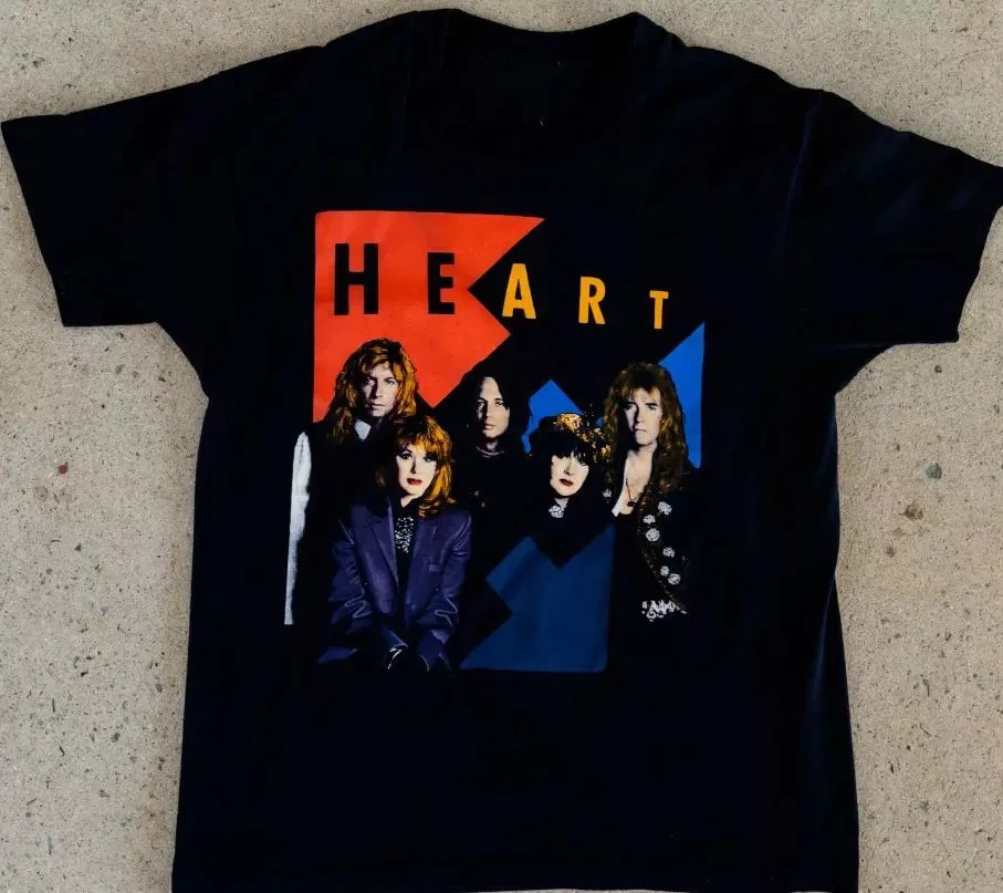 Винтажная мужская футболка с группой Heart Concert Tour, черная, унисекс, все размеры, S-5XL AM587
Винтажная мужская футболка с группой Heart Concert Tour, черная, унисекс, все размеры, S-5XL AM587
