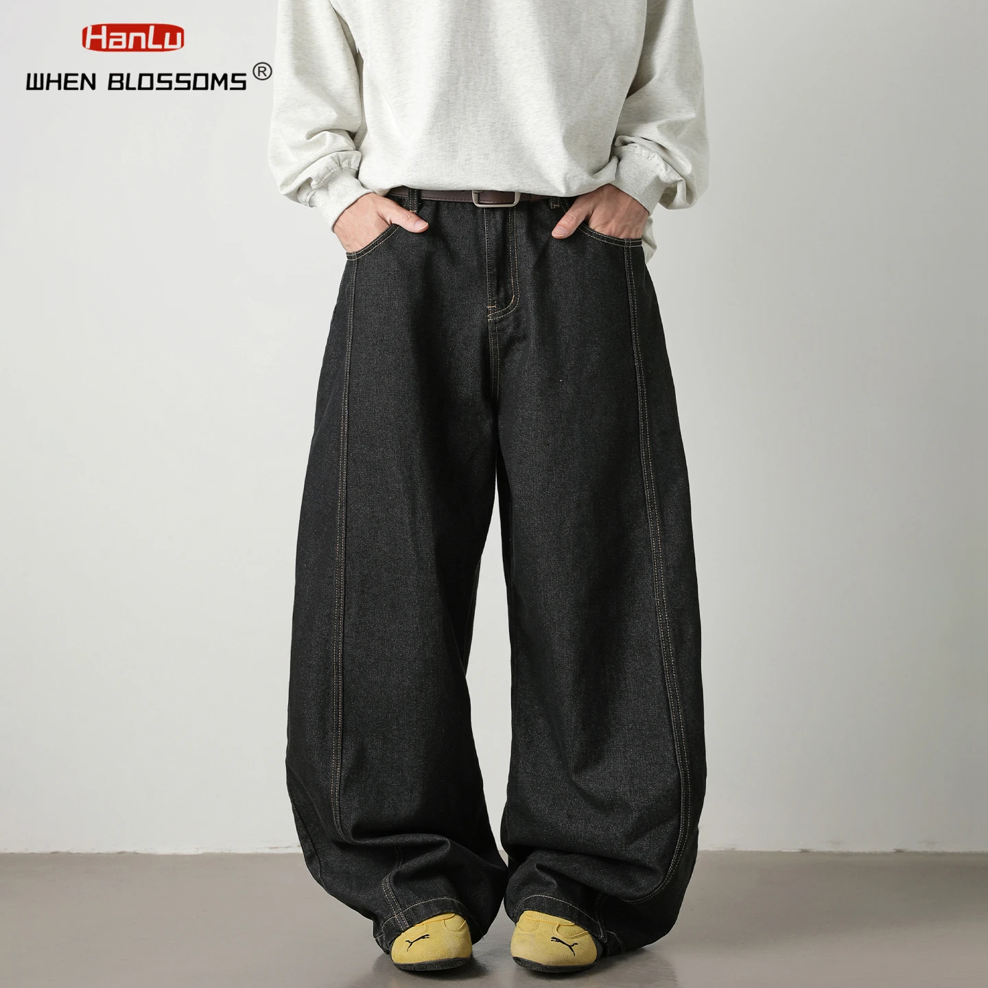 HANGLU 2025 Men's Contrast Stitch J-Shaped Jeans Loose Fit Vintage Streetwear American Style Wide Leg Retro Denim Pants
HANGLU 2025 Men's Contrast Stitch J-Shaped Jeans Loose Fit Vintage Streetwear American Style Wide Leg Retro Denim Pants
