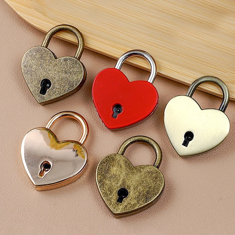 Heart Shape Custom Name Padlock With Key Metal Bag Suitcase Luggage Box Lock Gift Mini Vintage Personalized Name Heart Lock
Heart Shape Custom Name Padlock With Key Metal Bag Suitcase Luggage Box Lock Gift Mini Vintage Personalized Name Heart Lock