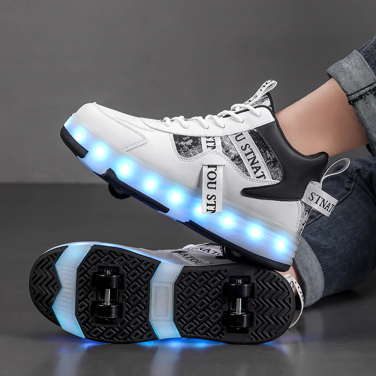Flashing Light Charging Roller Skate Shoes Detachable 4-wheel Children's Shoes with Wheels 2 in 1 Removable Pulley Skate Skating
Flashing Light Charging Roller Skate Shoes Detachable 4-wheel Children's Shoes with Wheels 2 in 1 Removable Pulley Skate Skating