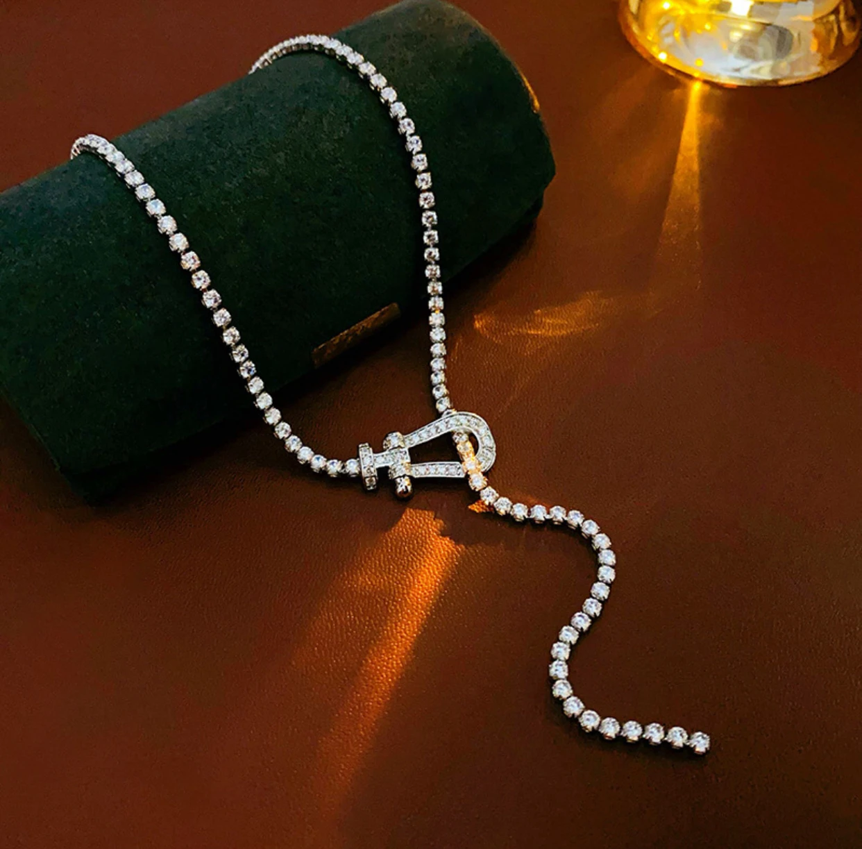 Luxurious and elegant 42.5cm simple zircon fringe necklace, fashionable and individual, choker chain, temperament, high-end feel
Luxurious and elegant 42.5cm simple zircon fringe necklace, fashionable and individual, choker chain, temperament, high-end feel