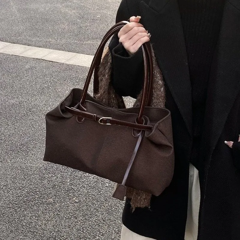 Vintage Classic Luxury Diaper Bags For Women Elegant Leather Handbag Minimalist Designer Large Capacity Fashionable Tote
Vintage Classic Luxury Diaper Bags For Women Elegant Leather Handbag Minimalist Designer Large Capacity Fashionable Tote