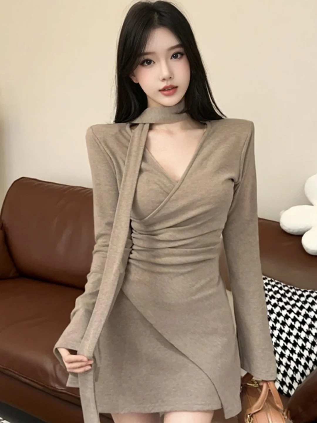 Fashionable V-neck Waist-cinching Dress Korean Style High Waist Short Skirt Trendy Women's Clothing Commute Suitable Polyeste...
Fashionable V-neck Waist-cinching Dress Korean Style High Waist Short Skirt Trendy Women's Clothing Commute Suitable Polyeste...