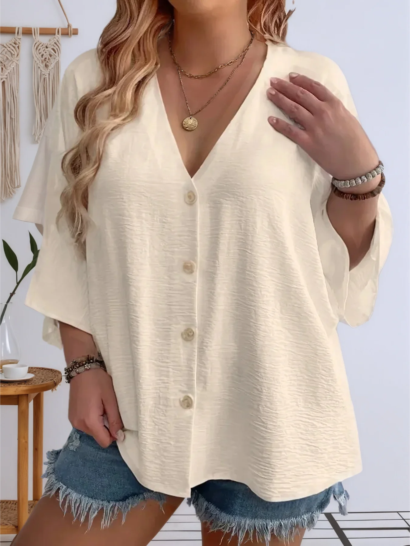 Plus Size Woman Casual T-shirt Solid Color Breathable Spring/summer V-neck Button Travel Wear American Style Female Clothing
Plus Size Woman Casual T-shirt Solid Color Breathable Spring/summer V-neck Button Travel Wear American Style Female Clothing