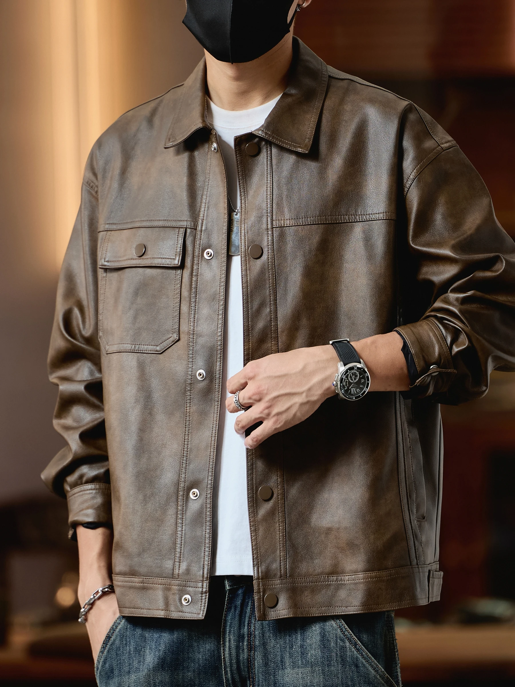 Мужская кожаная куртка в стиле ретро для байкеров, повседневная, для активного отдыха, модная, осенне-зимняя, новая модель, из полиэфирного волокна, Wild Knight
Мужская кожаная куртка в стиле ретро для байкеров, повседневная, для активного отдыха, модная, осенне-зимняя, новая модель, из полиэфирного волокна, Wild Knight