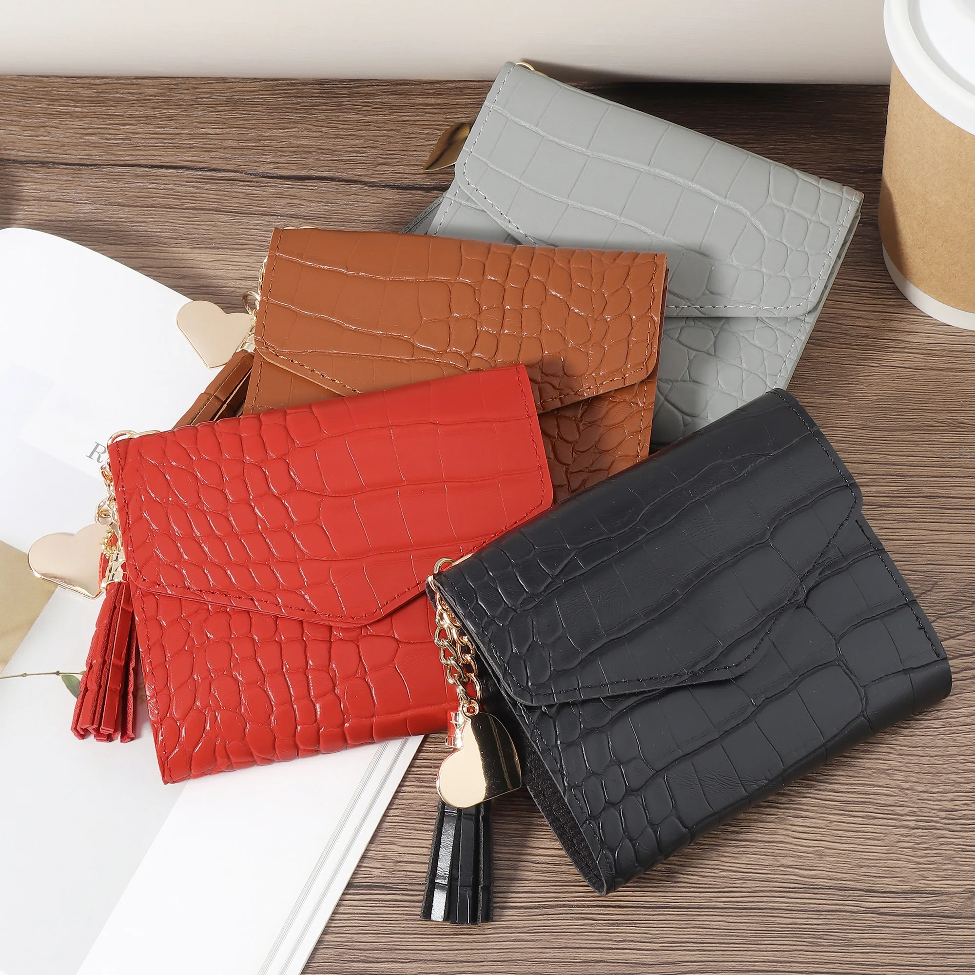 Модная женская многофункциональная короткая сумка для хранения кредитных карт, простая и повседневная многофункциональная визитница, металлическое сердце де
Модная женская многофункциональная короткая сумка для хранения кредитных карт, простая и повседневная многофункциональная визитница, металлическое сердце де