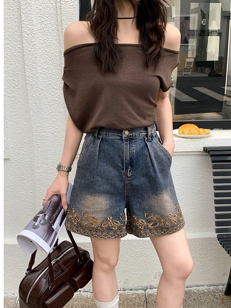 plus Size Women's Summer Korean Style Embroidered Denim Shorts High Waist Slimming Vintage Five-Quarter Wide Leg Pants
plus Size Women's Summer Korean Style Embroidered Denim Shorts High Waist Slimming Vintage Five-Quarter Wide Leg Pants