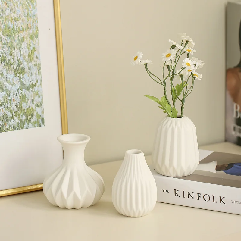 Modern White Ceramic Dried Flower Container, Multipurpose Floral Arrangement Decor for Home Tabletop
Modern White Ceramic Dried Flower Container, Multipurpose Floral Arrangement Decor for Home Tabletop