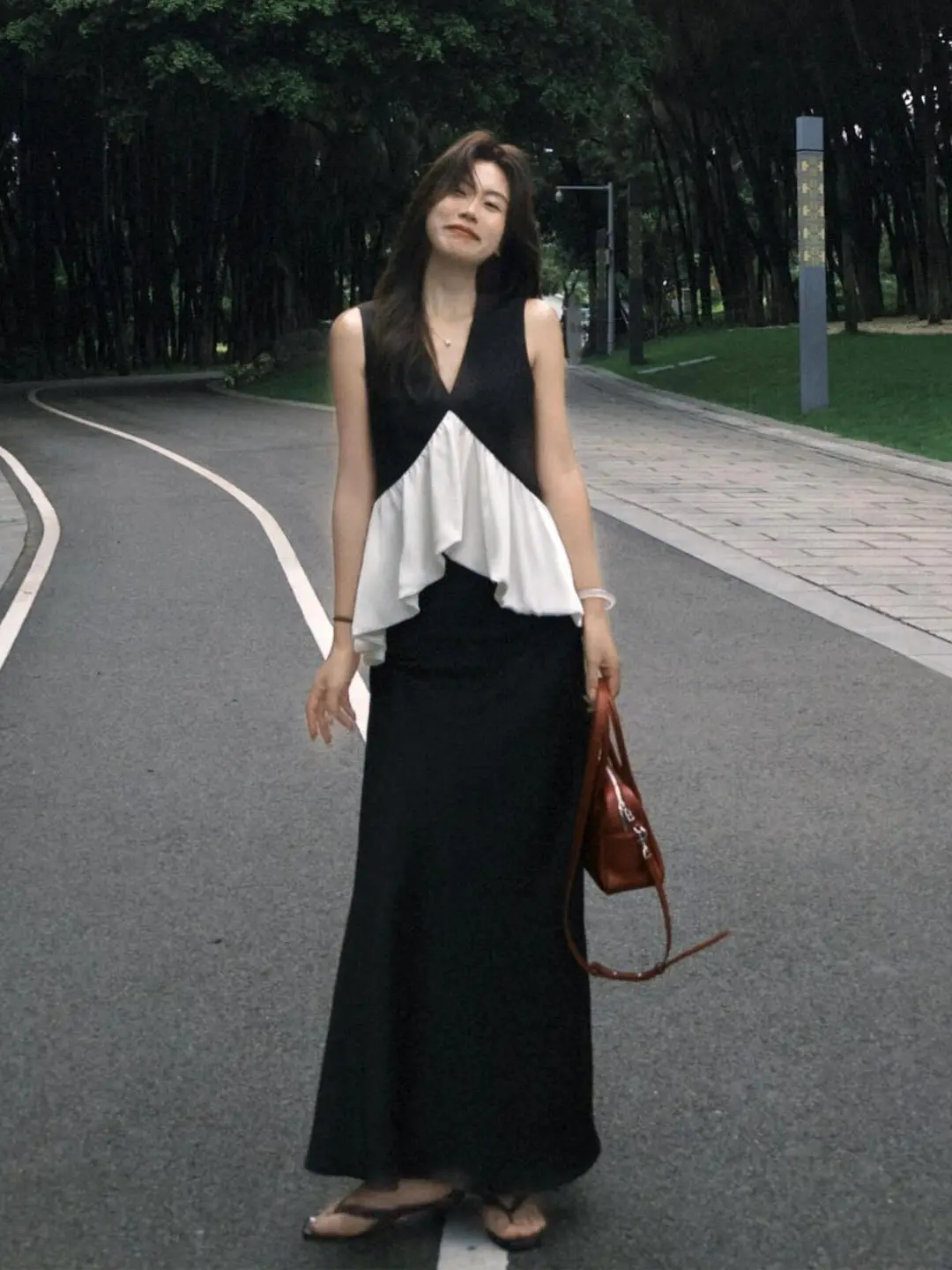 Elegant V-Neck Sleeveless Shirt Women's Fashion 2026 Summer New Splice Slimming High-End Feeling French Style Polyester Fiber
Elegant V-Neck Sleeveless Shirt Women's Fashion 2026 Summer New Splice Slimming High-End Feeling French Style Polyester Fiber