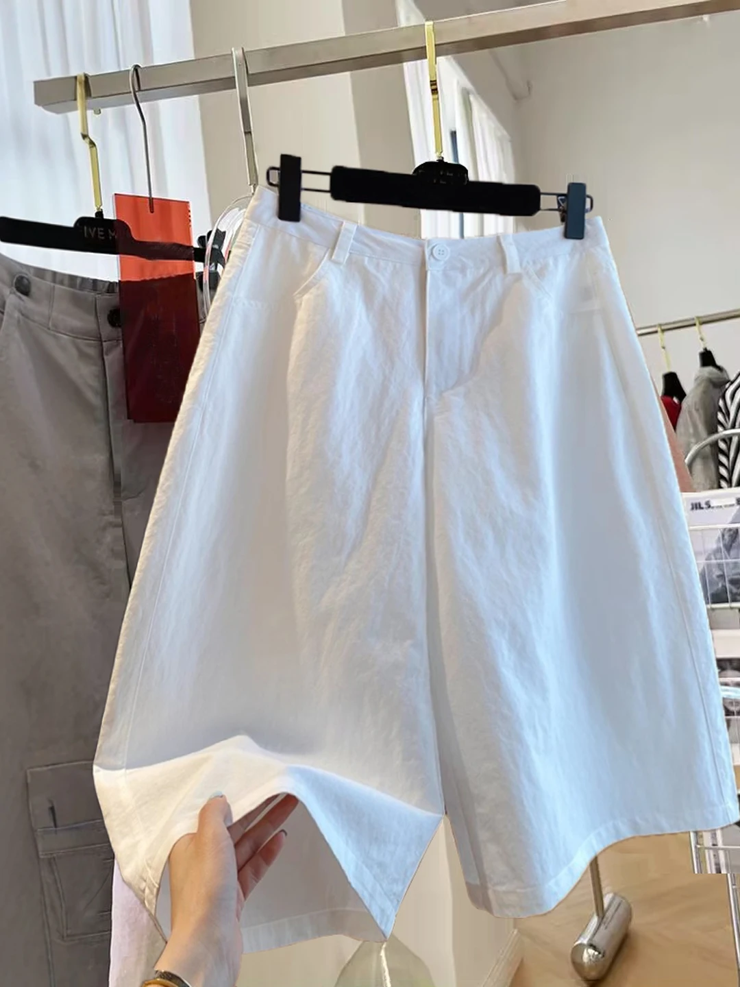 Свободные прямые брюки-капри больших размеров для женщин: модные, простые, повседневные, однотонные, с высокой талией, в винтажном стиле
Свободные прямые брюки-капри больших размеров для женщин: модные, простые, повседневные, однотонные, с высокой талией, в винтажном стиле