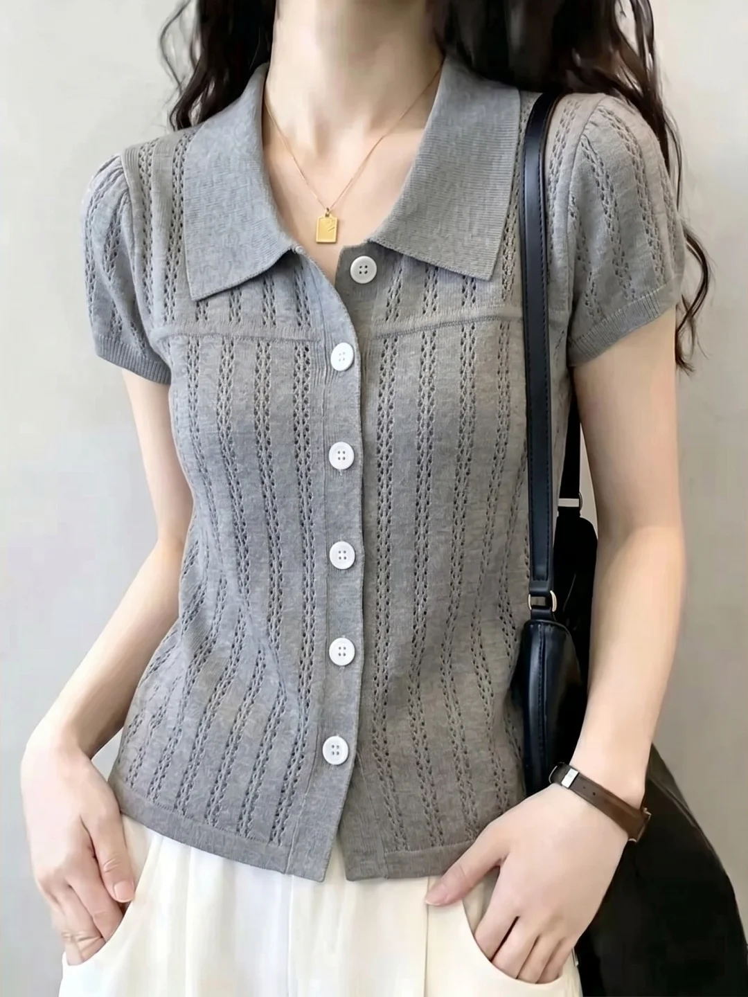 Elegant Summer Ice Silk Knitted Neck Hollow out Design Versatile Women's Top Quality Korean Style Straight Cut Silk Blend
Elegant Summer Ice Silk Knitted Neck Hollow out Design Versatile Women's Top Quality Korean Style Straight Cut Silk Blend