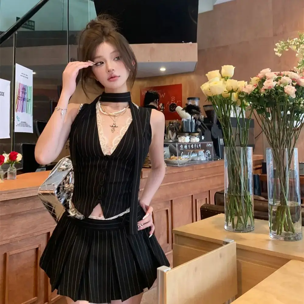 Korea Two-Piece Set Lace Lace Vest Pleated Skirt Women Summer New Niche Design Hot Girl Suit 
Korea Two-Piece Set Lace Lace Vest Pleated Skirt Women Summer New Niche Design Hot Girl Suit