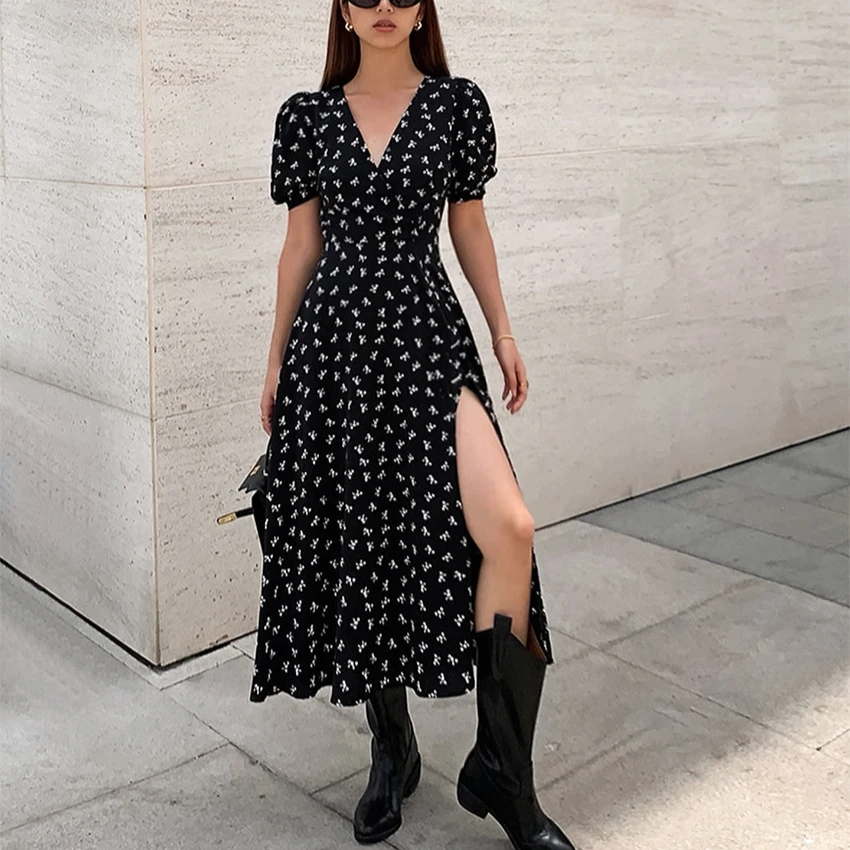 Black V-neck Fashion Floral High Waist Split Long Dress Summer French Temperament Mini Skirt 2025 New Print Dresses for Women
Black V-neck Fashion Floral High Waist Split Long Dress Summer French Temperament Mini Skirt 2025 New Print Dresses for Women