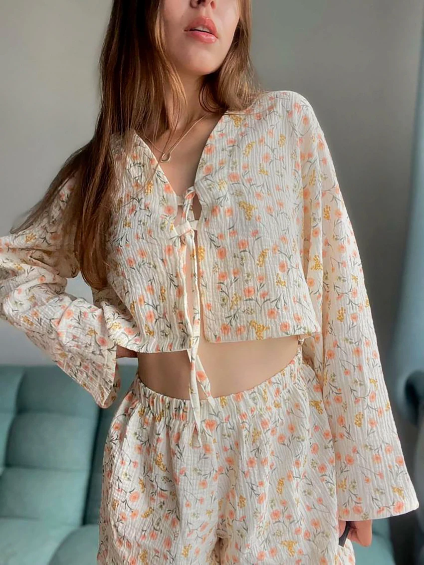 Marthaqiqi Cotton Women Pajamas 2 Piece Set Long Sleeve Nightie Crop Top Nightwear V-Neck Lace Up Nightgowns Shorts Home Clothes
Marthaqiqi Cotton Women Pajamas 2 Piece Set Long Sleeve Nightie Crop Top Nightwear V-Neck Lace Up Nightgowns Shorts Home Clothes