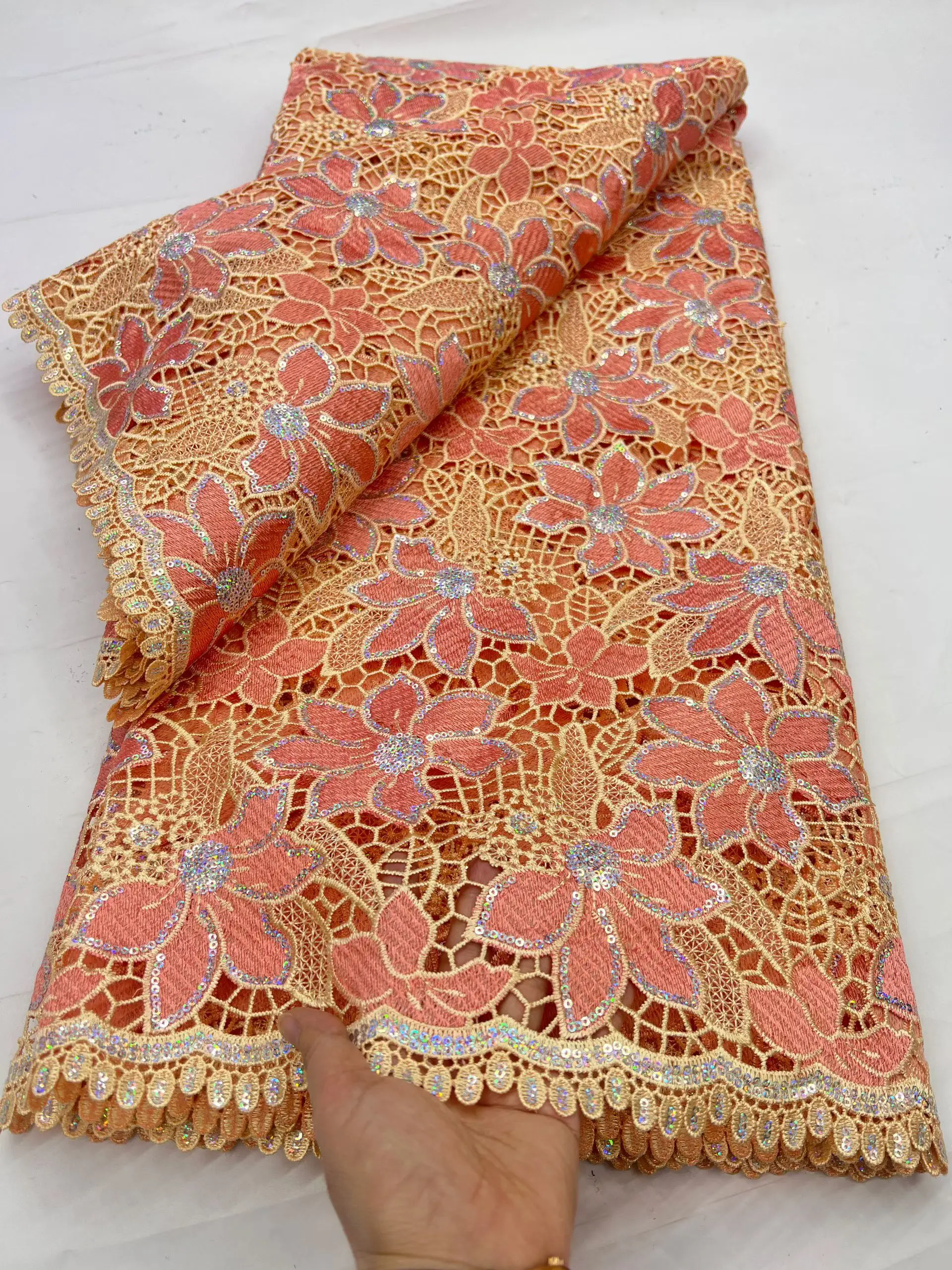 Новейшая розовая кружевная ткань из гипюра с пайетками, африканское кружево 2026, высококачественная сетчатая водорастворимая кружевная ткань для вечеринок HD26130
Новейшая розовая кружевная ткань из гипюра с пайетками, африканское кружево 2026, высококачественная сетчатая водорастворимая кружевная ткань для вечеринок HD26130