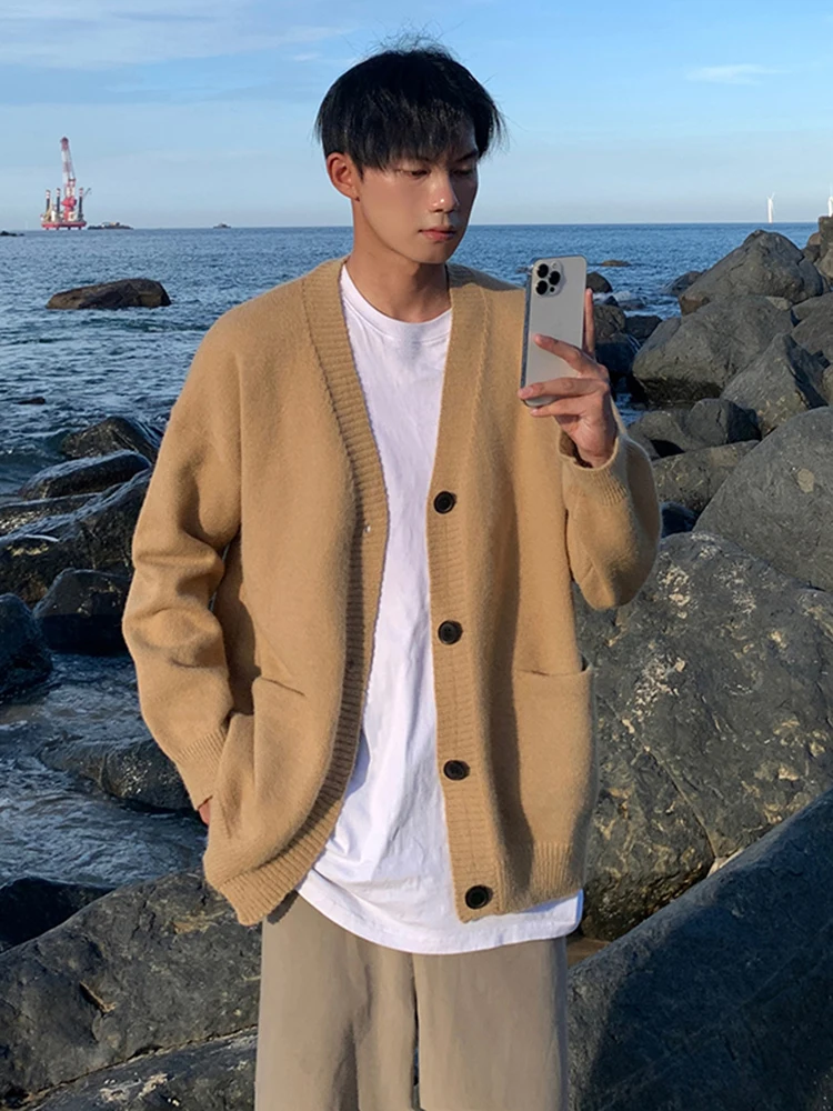 Корейский повседневный вязаный свитер для мужчин, осенне-зимний тренд, простой открытый кардиган, свободная верхняя одежда в стиле lazy, новинка 2024 года
Корейский повседневный вязаный свитер для мужчин, осенне-зимний тренд, простой открытый кардиган, свободная верхняя одежда в стиле lazy, новинка 2024 года