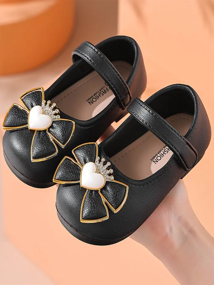 Летние детские новые полупакет сандалии для девочек, дышащие сандалии с короной и бантом
Летние детские новые полупакет сандалии для девочек, дышащие сандалии с короной и бантом