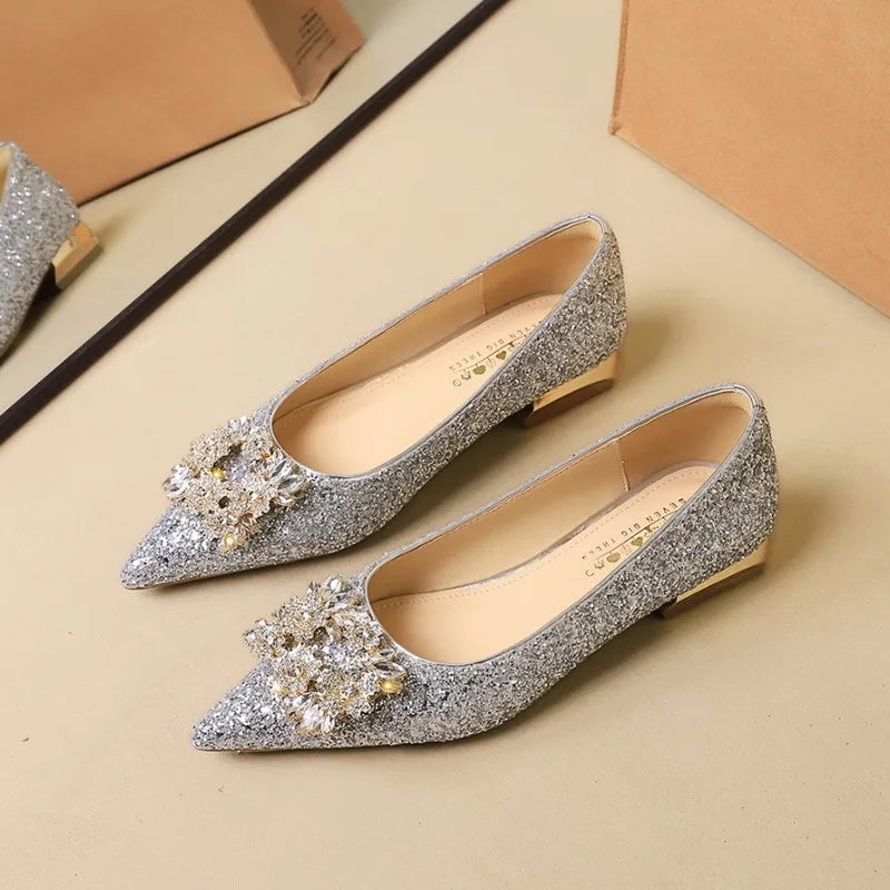 Designer Women Shoes Luxury Sequin Crystal Wedding Bridal Shoes Temperament Metal Buckle Rhinestone Pointe Low Heel Single Shoes
Designer Women Shoes Luxury Sequin Crystal Wedding Bridal Shoes Temperament Metal Buckle Rhinestone Pointe Low Heel Single Shoes