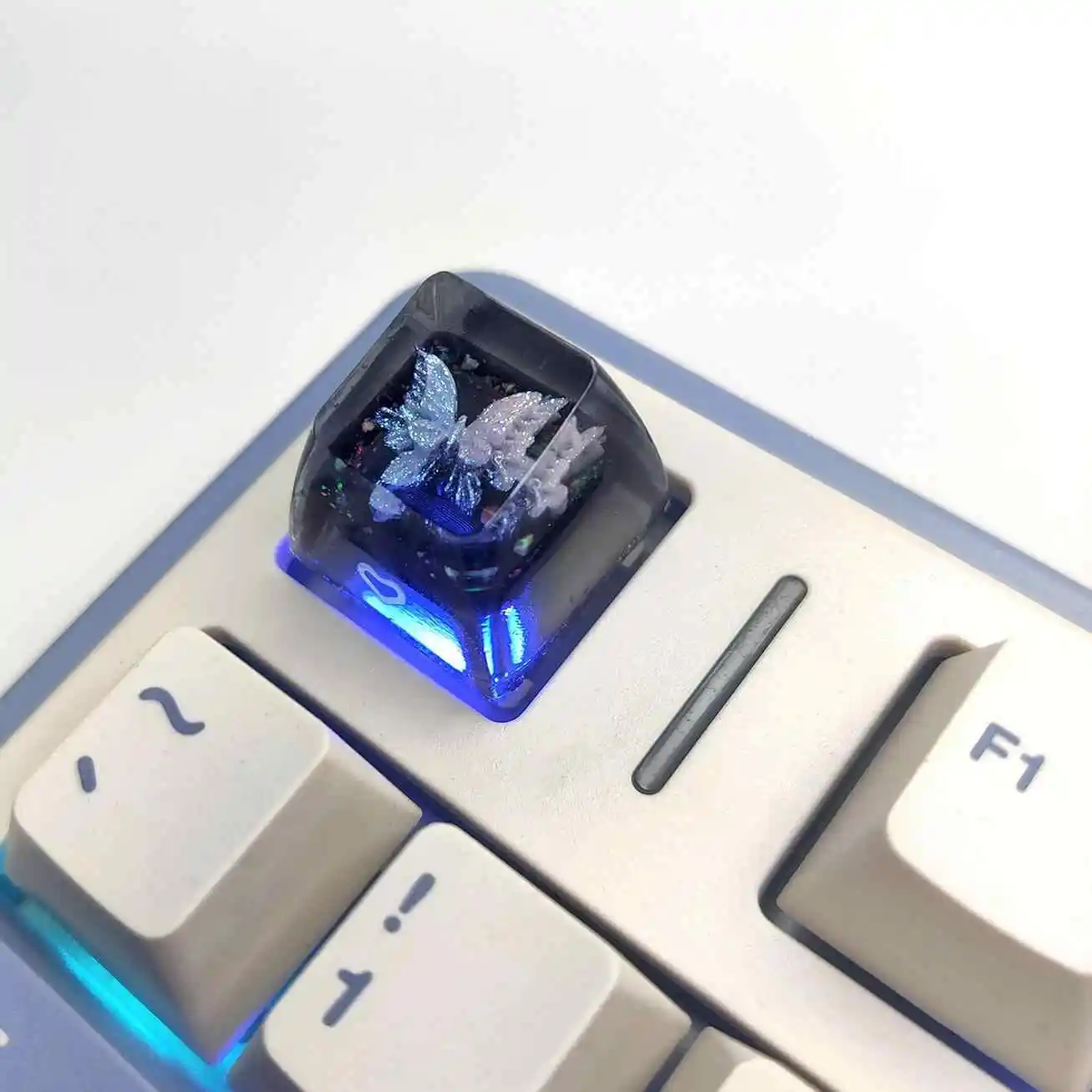 Плавающая бабочка из смолы Artisan Keycap SA, профиль ручной работы, индивидуальный дизайн для механических клавиатур, темный эстетический декор
Плавающая бабочка из смолы Artisan Keycap SA, профиль ручной работы, индивидуальный дизайн для механических клавиатур, темный эстетический декор
