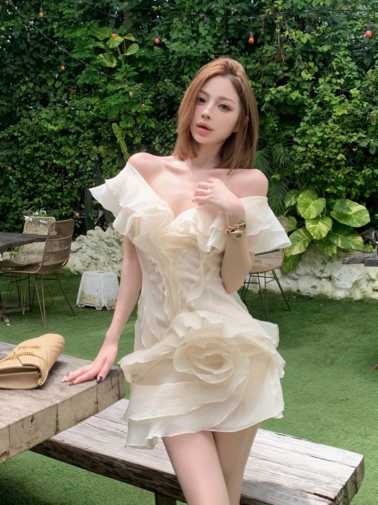 Сексуальная глубокая V-образная юбка с глубоким вырезом и плиссированным дизайном для молодых женщин в октябре 20-х и 30-х годов
Сексуальная глубокая V-образная юбка с глубоким вырезом и плиссированным дизайном для молодых женщин в октябре 20-х и 30-х годов