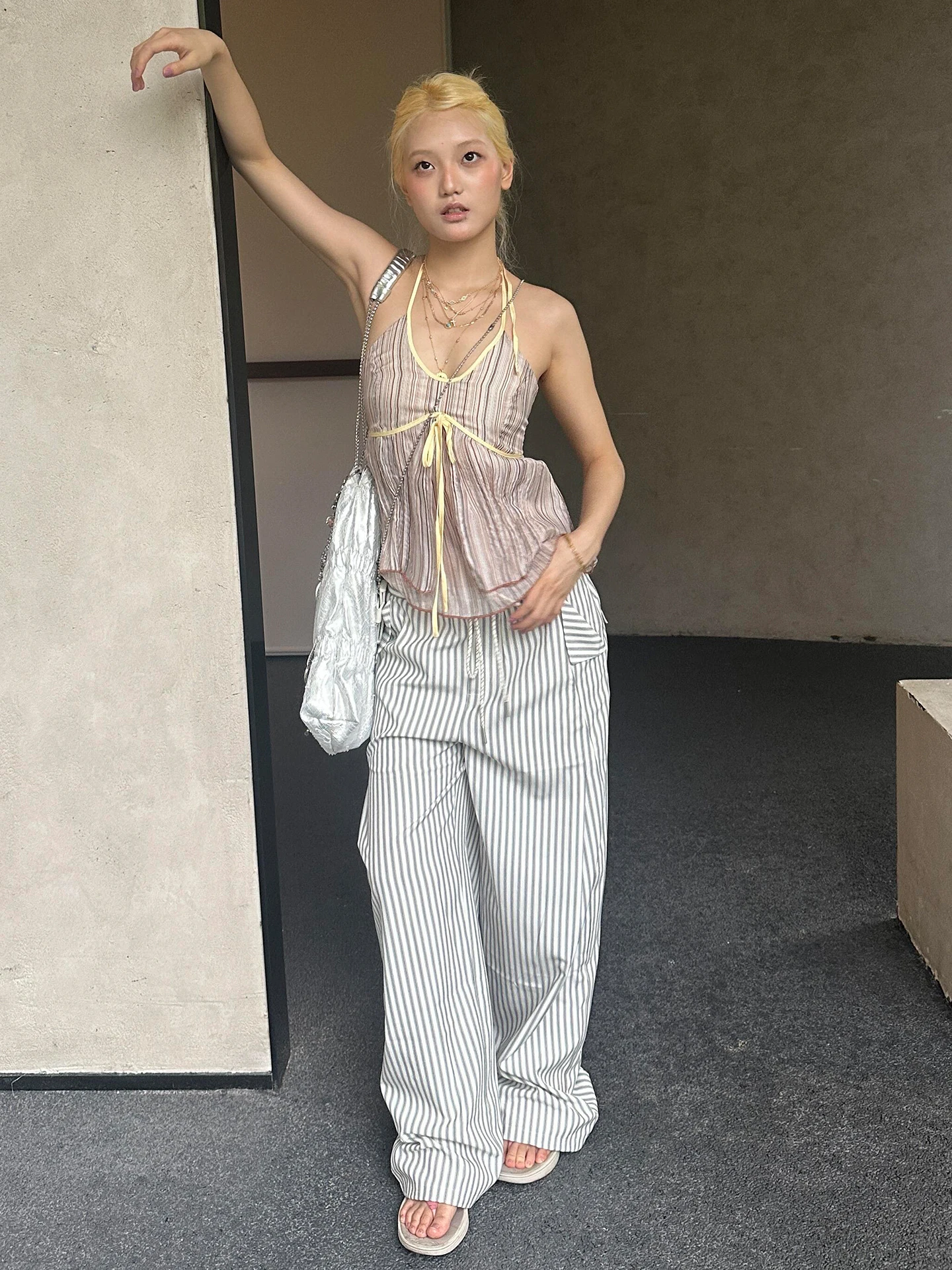 Брюки женские бархатные зимние плюшевые в рубчик софтшелл с подкладкой уютная домашняя одежда минималистичный гостиная расслабленная теплая удобная Y2K
Брюки женские бархатные зимние плюшевые в рубчик софтшелл с подкладкой уютная домашняя одежда минималистичный гостиная расслабленная теплая удобная Y2K