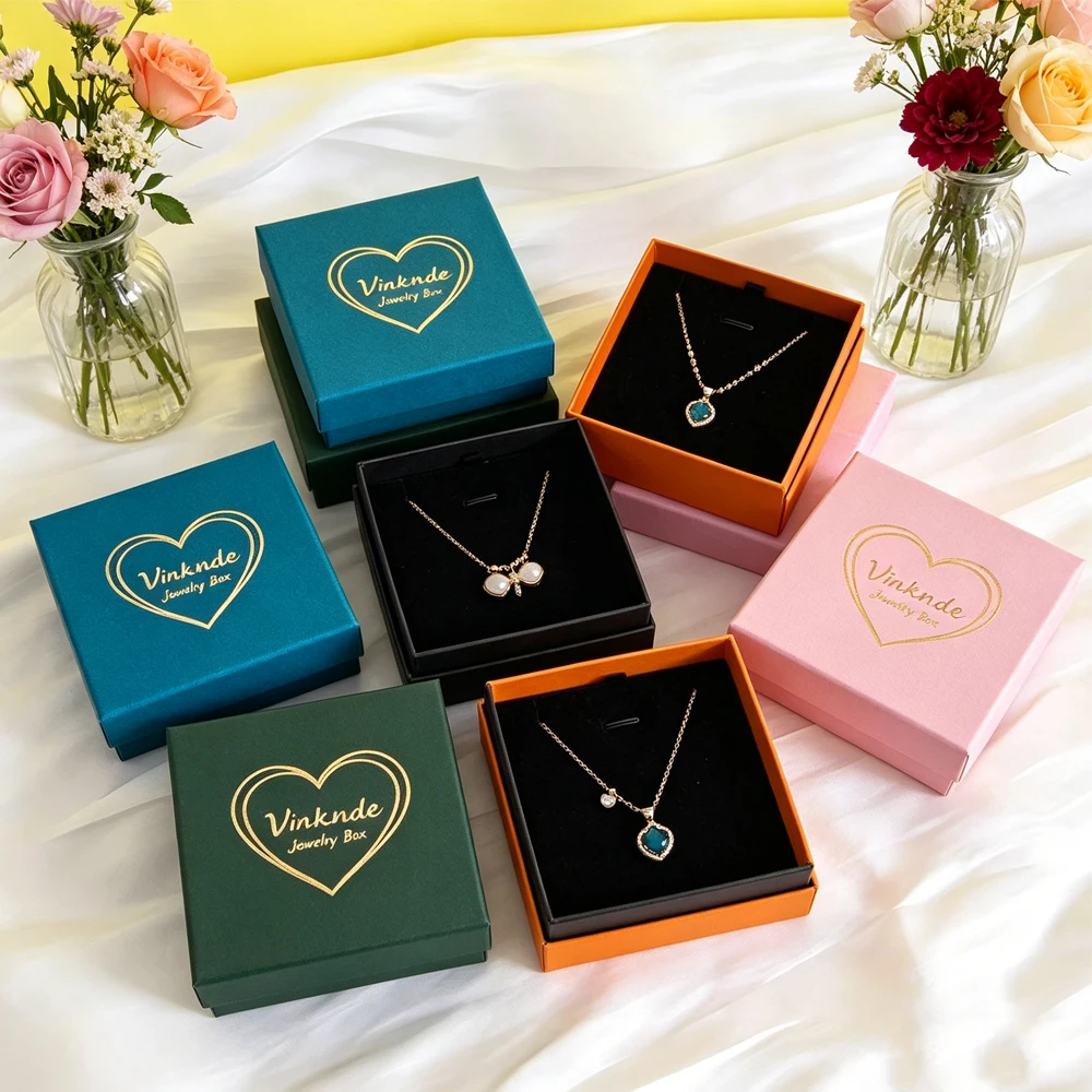 Custom Logo Paper Jewelry Box 7x7x3cm Ring Earring Boxes Necklace Bracelet Storage Case Jewellry Organizer Gift Case for Wedding
Custom Logo Paper Jewelry Box 7x7x3cm Ring Earring Boxes Necklace Bracelet Storage Case Jewellry Organizer Gift Case for Wedding